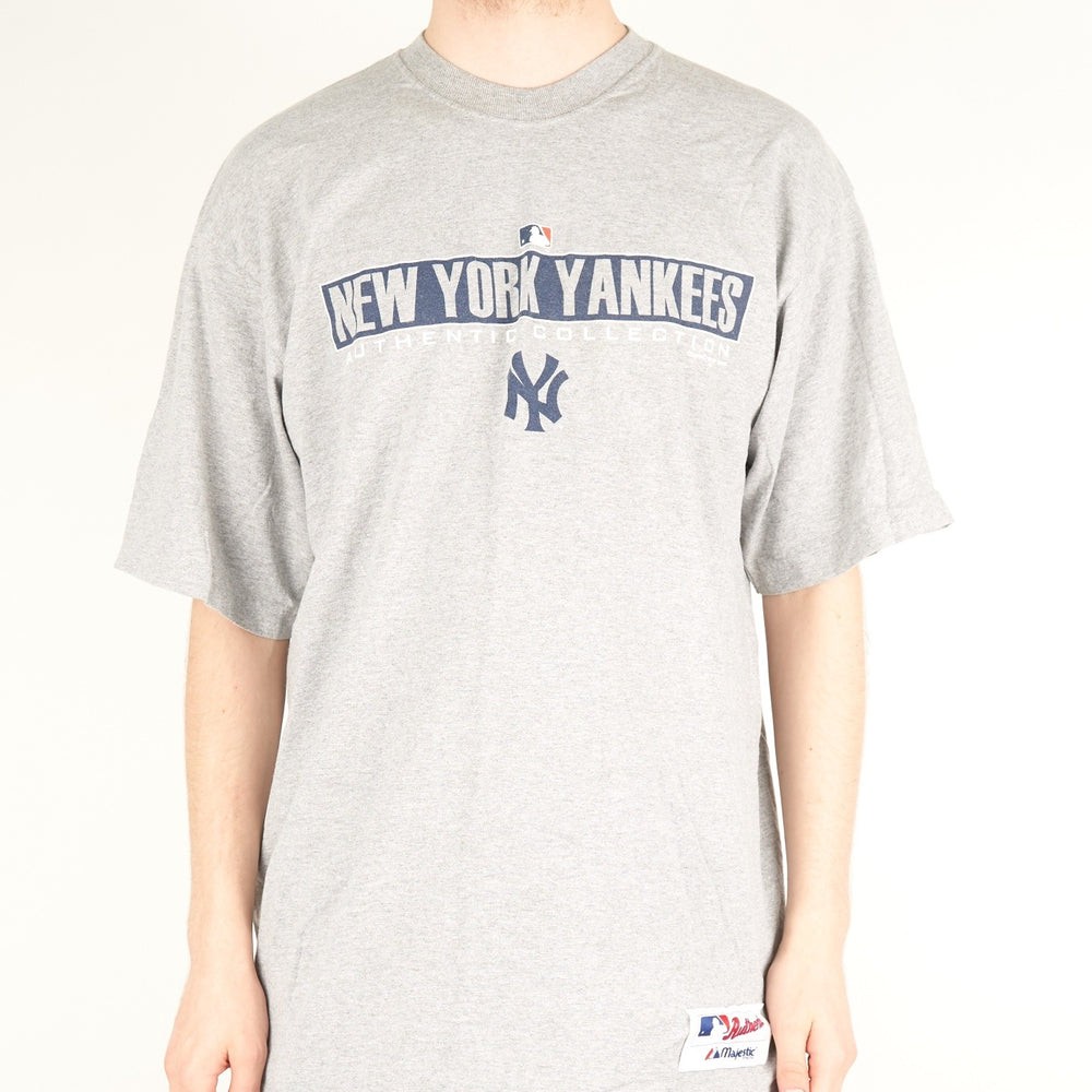 
            
                Load image into Gallery viewer, Vintage NY Yankees T-Shirt Grey XL
            
        