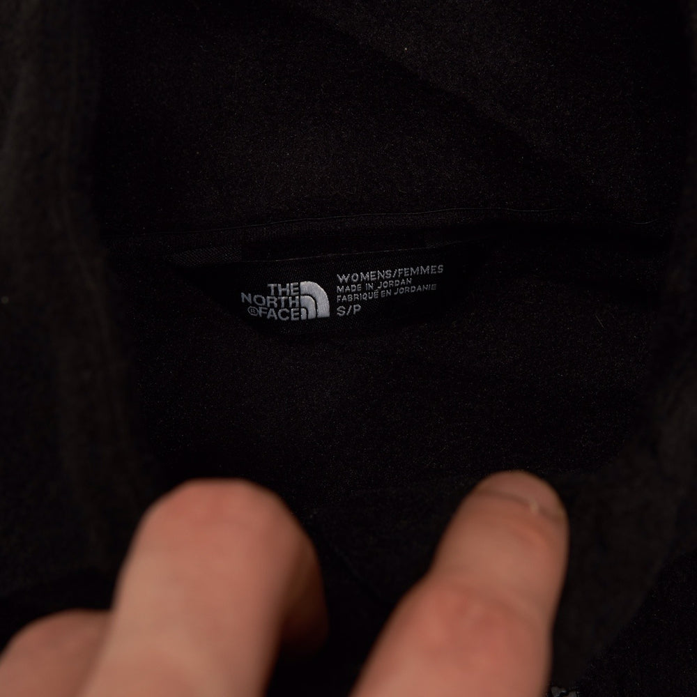 
            
                Load image into Gallery viewer, The North Face 1/4 Zip Jumper Black Small
            
        